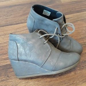 Toms gun metal grey wedges size 7